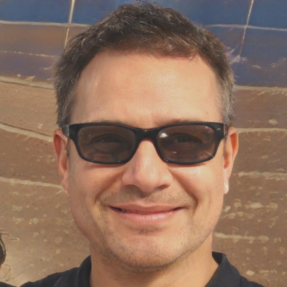 Portrait von Marcus Volkov, Finanzanalyst